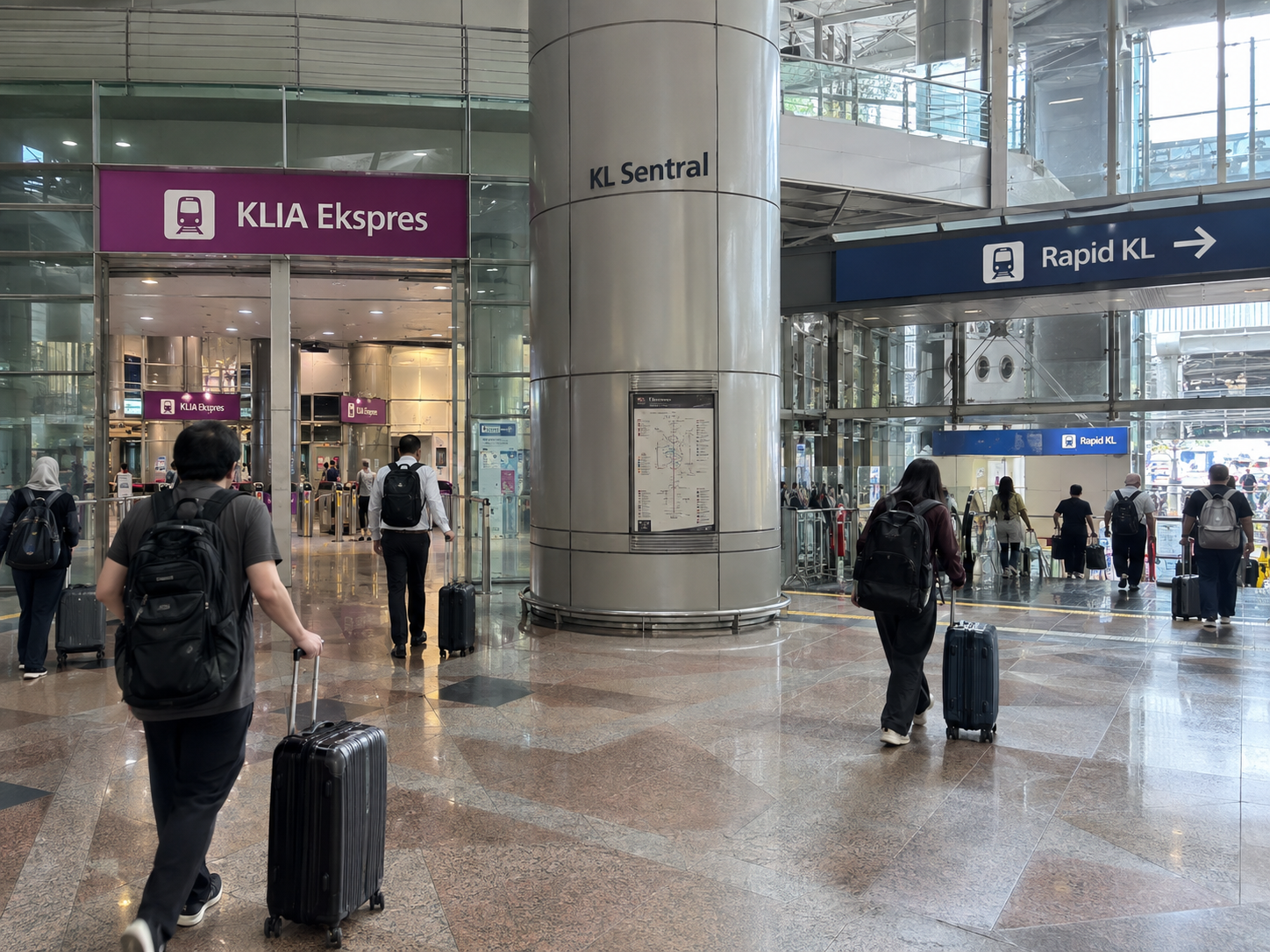 KL Sentral 공항철도와 Rapid KL 철도의 도심 환승 동선