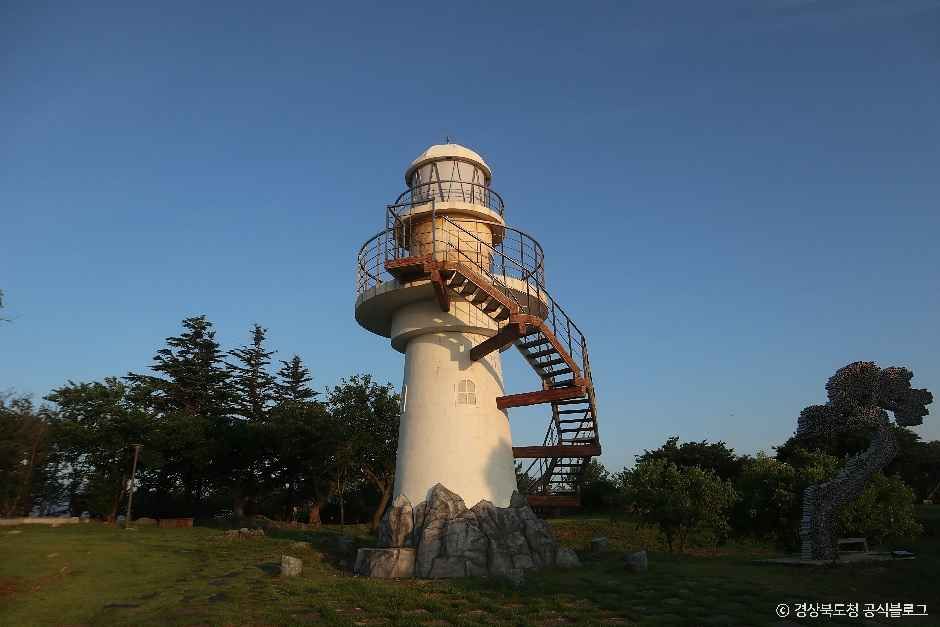 등기산공원의 등대 모형 전망대